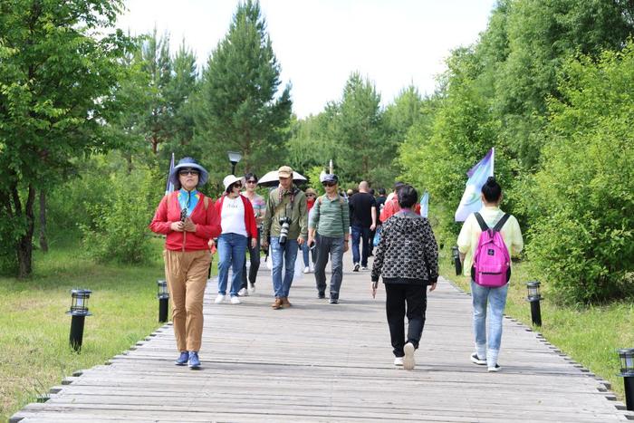 新华全媒+丨炎炎夏日，来10℃的中国“北极”看极光