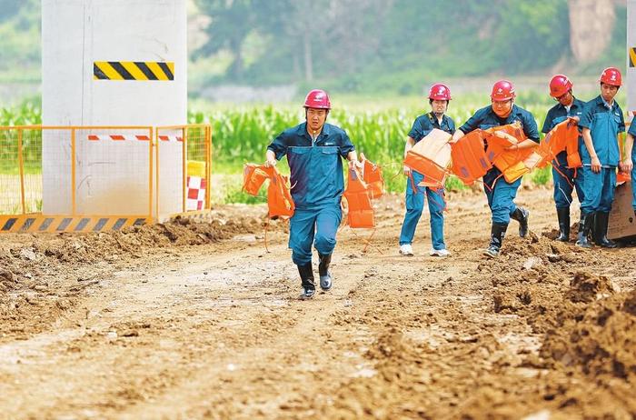 【人人讲安全 个个会应急】中交一公局集团国道108项目总承包部举行防汛防洪应急演练活动