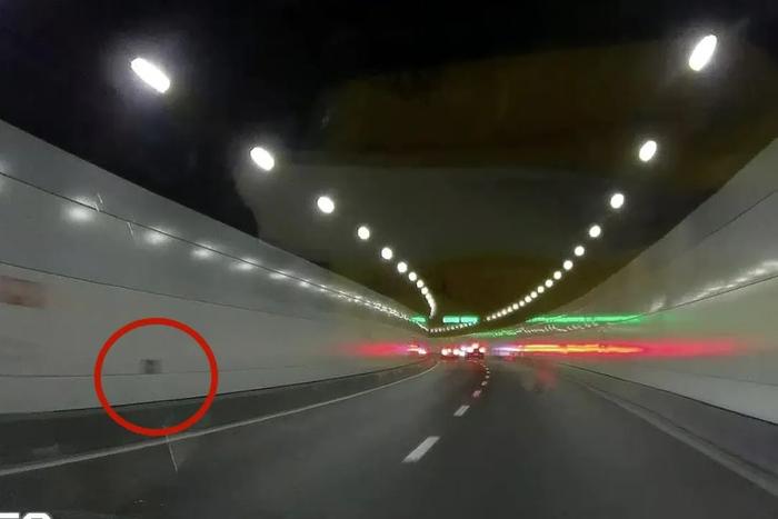 车主质疑延安东路隧道逃生标志有问题？管理公司最新回应…