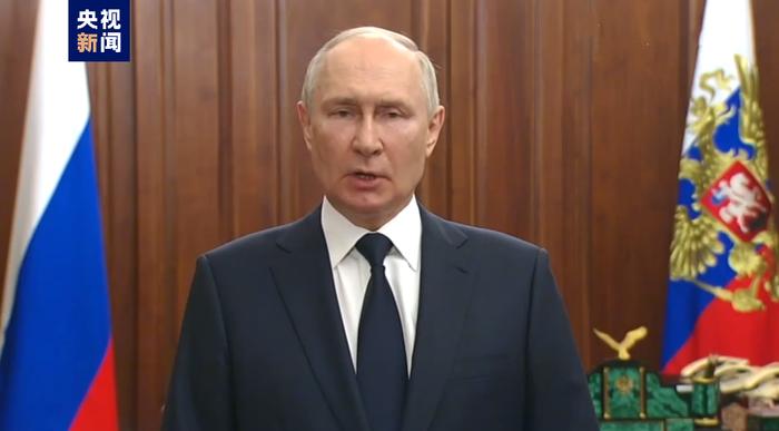 26日晚，俄罗斯总统普京在克里姆林宫颁发天下电视发言
