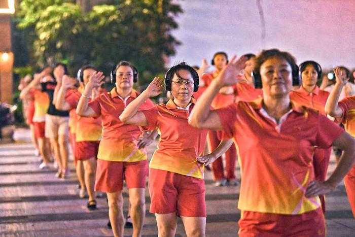 图忆｜舞起来！看中国广场舞如何火出圈