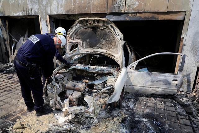 警方射杀少年事件在法国多地引发骚乱 汽车被烧