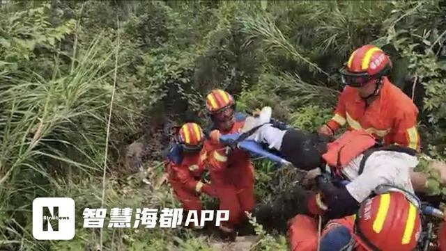 福州一男子骑摩托车坠崖，幸无生命危险