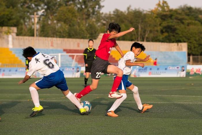 中国小孩想踢球都难，是中国足球发展的最大瓶颈(图2)