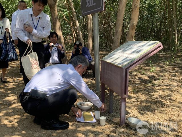 冲绳知事玉城丹尼赴北京通州琉球国墓地遗址祭拜