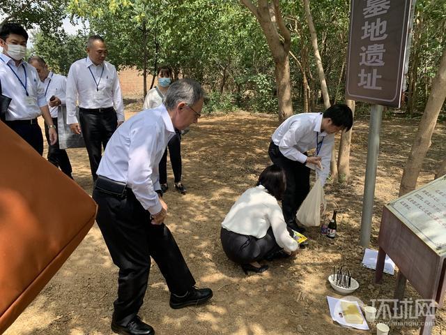 冲绳知事玉城丹尼赴北京通州琉球国墓地遗址祭拜