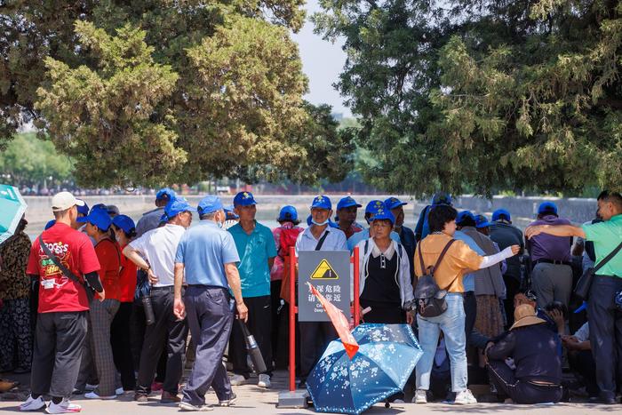 北京今夏已现五个40℃高温天，直击街头避暑众生相