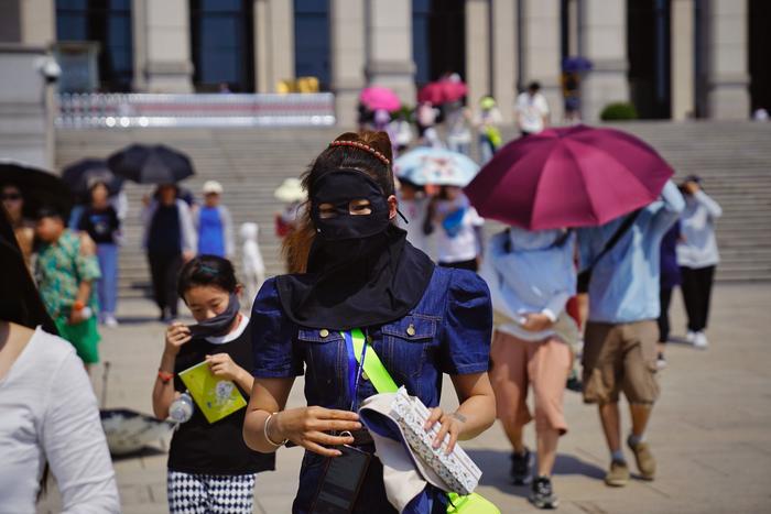 北京今夏已现五个40℃高温天，直击街头避暑众生相