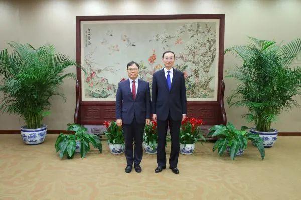 7月4日,中国外交部副部长孙卫东(右)同韩国外交部次官补崔泳杉在北京举行磋商,就中韩关系进行坦诚、深入沟通。图源外交部