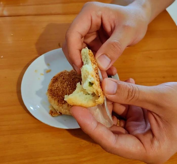 “鸭都”美食老饕们的挚爱，又香又酥的鸭油烧饼！