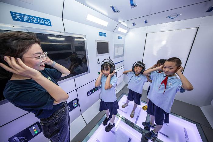 全国首个中小学空间科普实验室“空降”丰台外国语学校