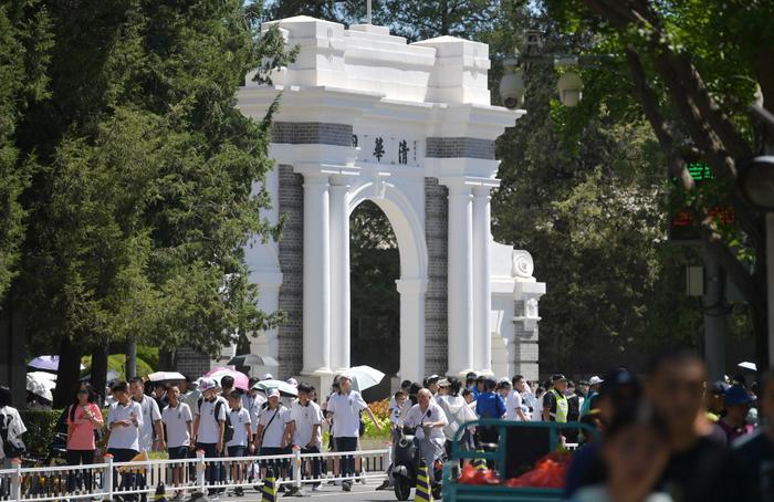 清华北大暑期开放首日，“二校门”“水木清华”等成热门打卡点