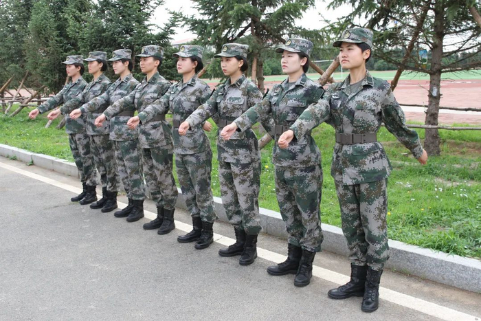 上演毕业典礼超飒变装的她,曾是陆军女兵-毕业典礼道具有哪些