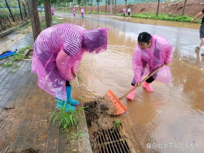 雨中，平谷有这样一群可爱的人→