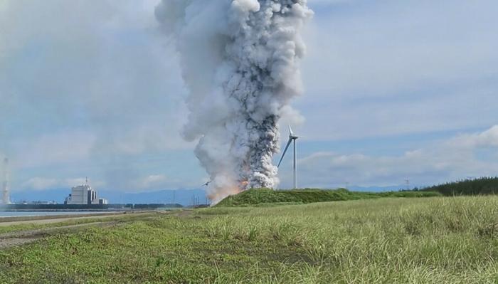 日本火箭实验场突发爆炸！