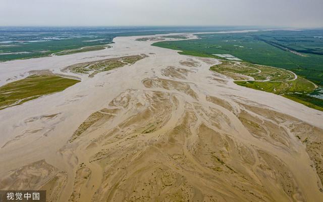 航拍黄河河道河汊纵横 犹如大地脉络