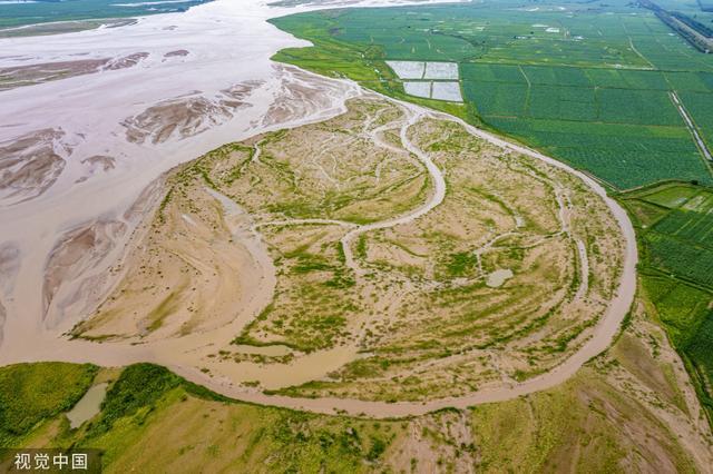 航拍黄河河道河汊纵横 犹如大地脉络