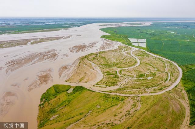 航拍黄河河道河汊纵横 犹如大地脉络