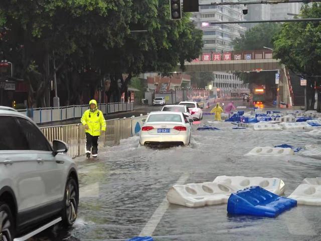 直击｜重庆城区降大暴雨，115个雨量站超过20毫米