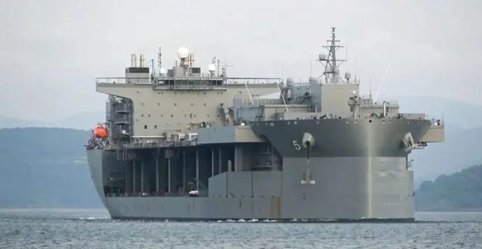 “米格尔·基思”号远征移动基地舰 资料图 图源:新华社