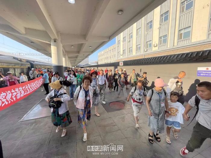 宜人凉夏迎八方来客，到了哈尔滨就不想走｜铁路接入省外旅游专列110余列创新高，今年哈机场客流量在东北地区最早破千万