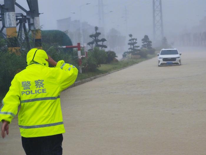 “杜苏芮”上岸，临海一景区动物园遭殃，鸵鸟、火鸡、孔雀 …它们怎么办啊！最后还有“卡努”的消息