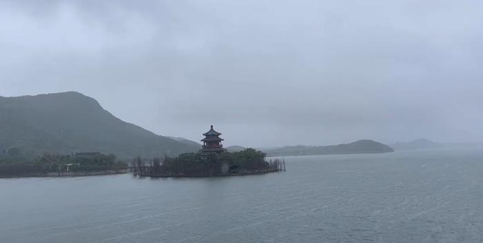 降雨为十三陵水库补水13万立方米，水位线增高约2米