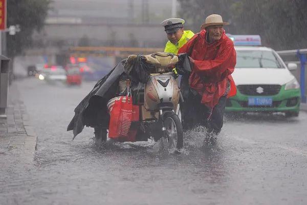 暴雨！大暴雨！特大暴雨！不同雨量用英语怎么说？