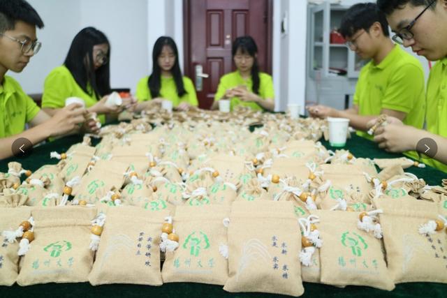 自研自产的米！高校录取通知书送3种炒饭和1个课题