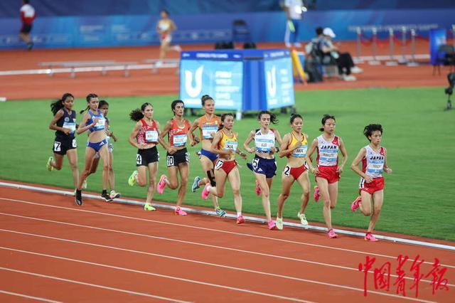 清华大学夏雨雨大运会女子万米夺冠