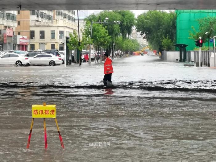 【迎战强降雨】大排量泵车布设积水区域｜雨污水泵站全部开启至最大排放能力