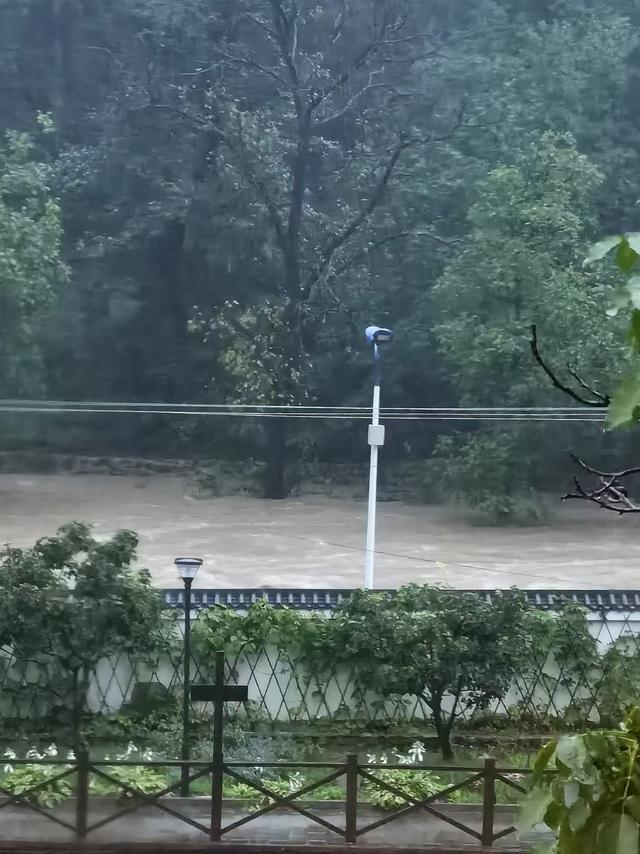 北京民宿老板：一宿没睡担心雨灌进院子，预估损失20万