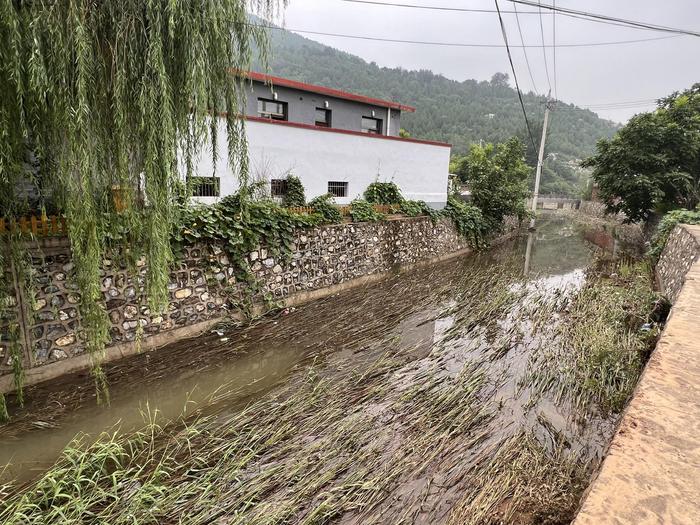 暴雨后24小时 房山磨盘柿第一村大峪沟村河道基本清通