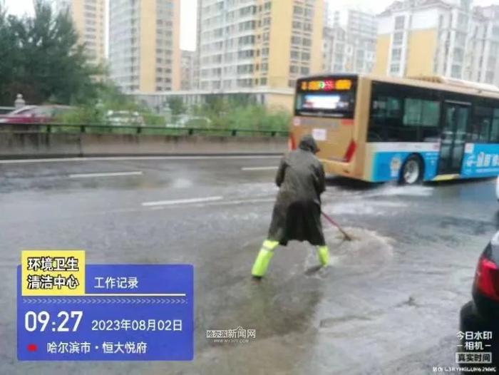 【迎战强降雨】加大街路洗扫清污力度｜环卫部门守牢汛期城市“防护网”