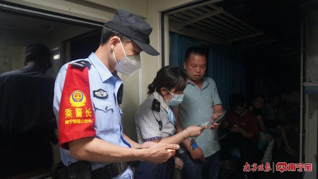 暴雨影响多次临停！乘警讲述Z6进京的36小时