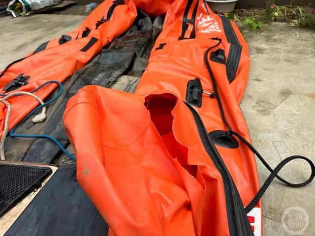 救援队长解释多艘冲锋舟损毁原因：塑料材质、水下可见度低