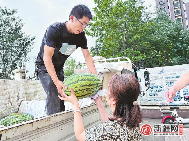 【弘扬社会主义核心价值观】他买来10吨西瓜送给一线工作人员