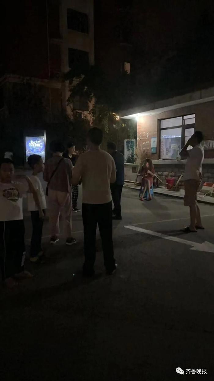 凌晨突发地震！多地网友被震醒！已发余震52次，多人受伤！最新消息→