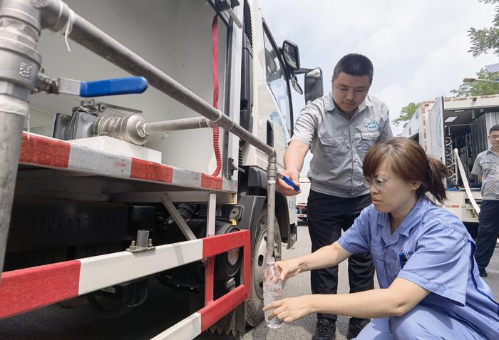 “移动水厂”让受灾群众喝上放心水——记者直击涿州灾后重建一线