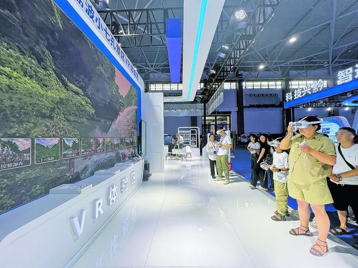 “打卡”科技展览 触摸创新脉动！首届贵州科技节展览展示板块人气旺