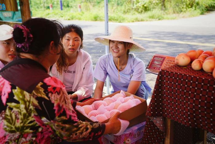 千名大学生驻村平谷的奇妙之旅：办村晚、拍视频、设计吉祥物