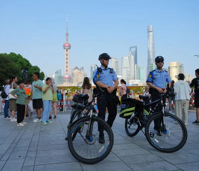 骑警守护“中华第一街”：平安是最美风景