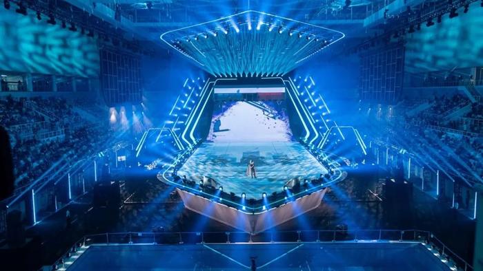 按经典地图“运输船”为原型搭建的嘉年华舞台