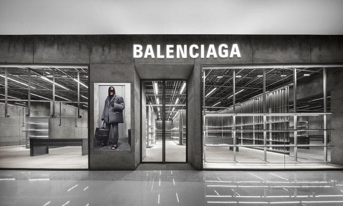 BALENCIAGA 济南万象城店盛大开幕