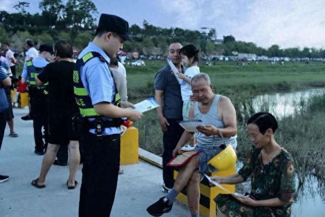 石川河乡村振兴锣鼓闹，西安阎良公安民警人海宣传忙