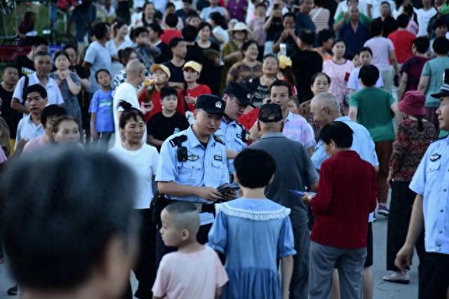 石川河乡村振兴锣鼓闹，西安阎良公安民警人海宣传忙