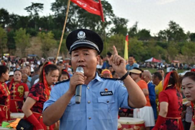 石川河乡村振兴锣鼓闹，西安阎良公安民警人海宣传忙