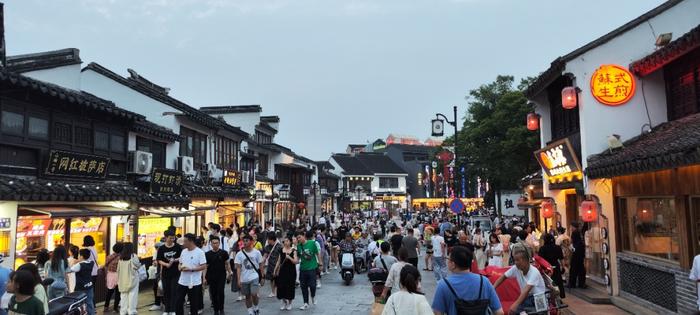 今年七夕去哪过：“看展”热度上涨100%，民宿迎来入住小高峰