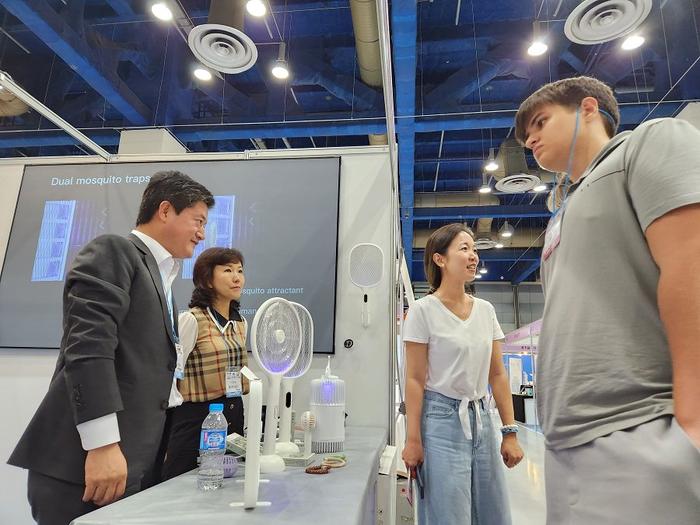 图片新闻|韩国首尔举办智能设备展
