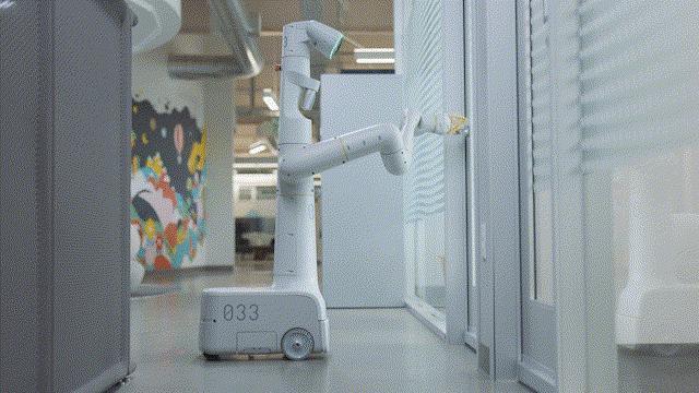 今年，是人形机器人的“iPhone时刻”吗？